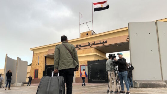    СМИ: двух освобожденных россиянок доставили из Газы на КПП "Рафах" Егор Ильяшов