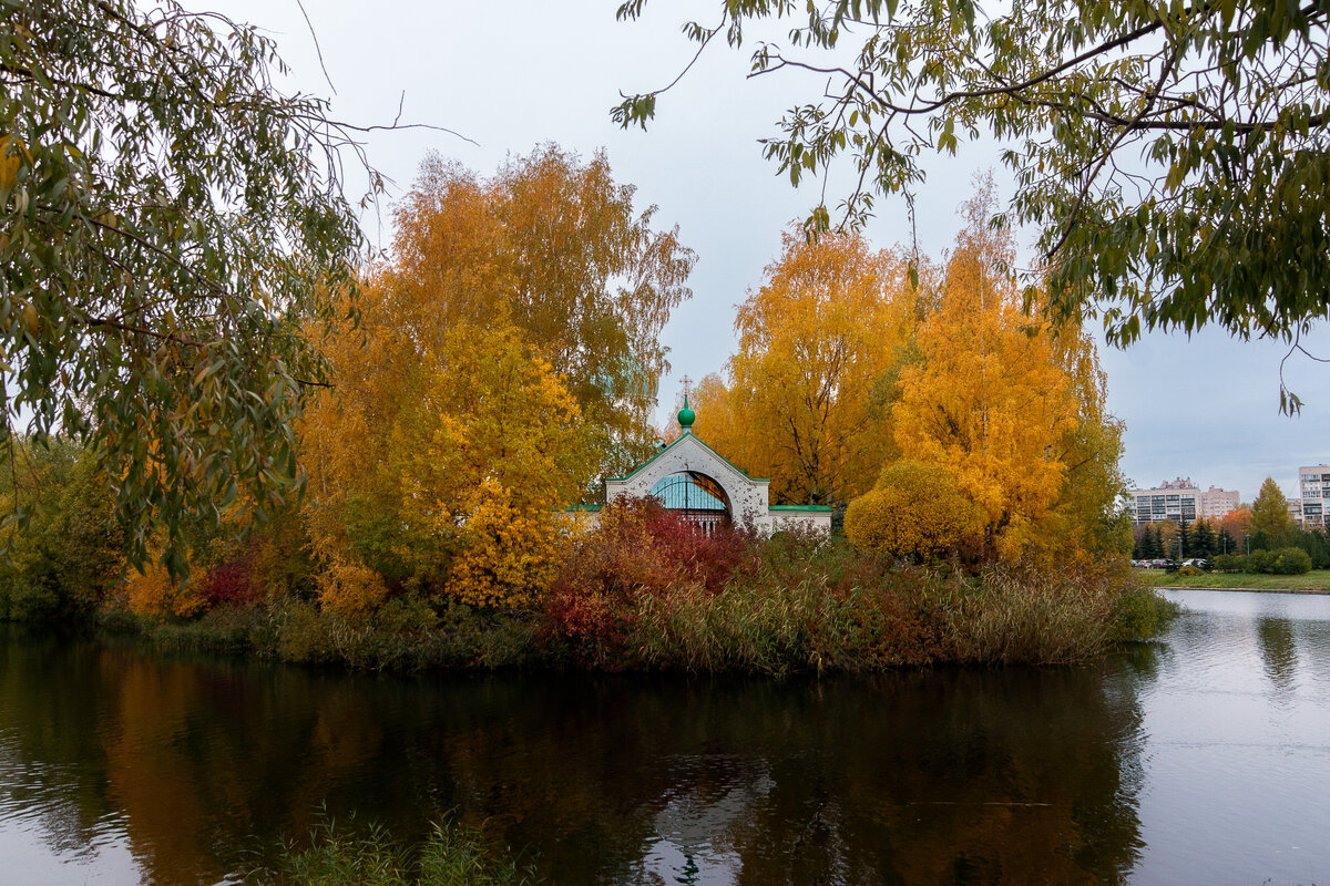 Сергиевская церковь. Осень