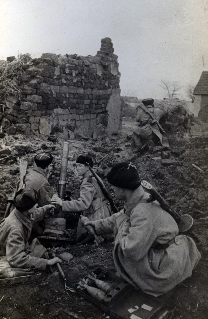 82-мм батальонный миномет, предположительно, в кавалерийском подразделении. Источник: открытый доступ