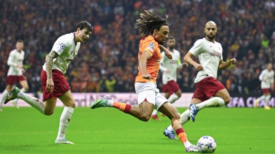    "Галатасарай" и "Манчестер Юнайтед" забили шесть мячей в матче Лиги чемпионов Роман Захаров