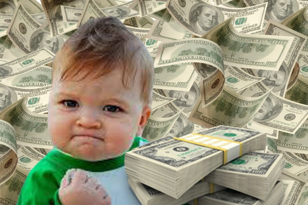 Мое дитя много денег на русском. Дети и деньги. Малыш с деньгами. Ребенок с кучей денег. Денежка для детей.