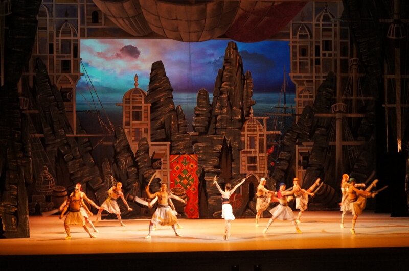 На абордаж решил взять искушенного московского зрителя балет "Корсар" прибывший в столицу из Челябинска.-5