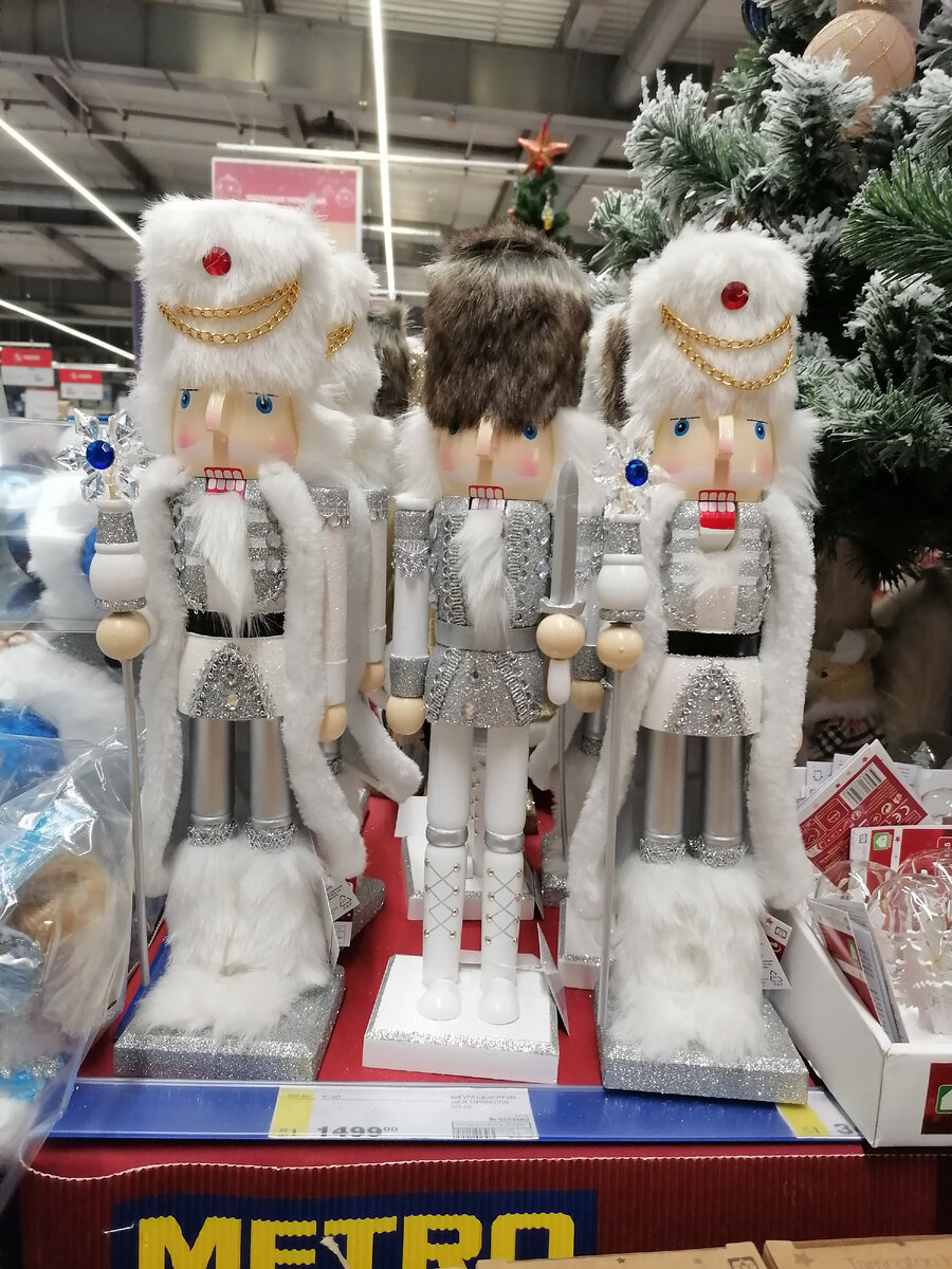 Алгоритм Дзена, как солдат, работает по чётким правилам, находит способы противодействия нарушителям и помогает развиваться понятным для него каналам. Фото из магазина Metro K&K в Красноярске 