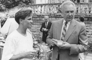 Эрика Салумяэ и председатель Верховного Совета Эстонии Арнольд Рюйтель. 11.08.1992 Фото: ERIK PROZES