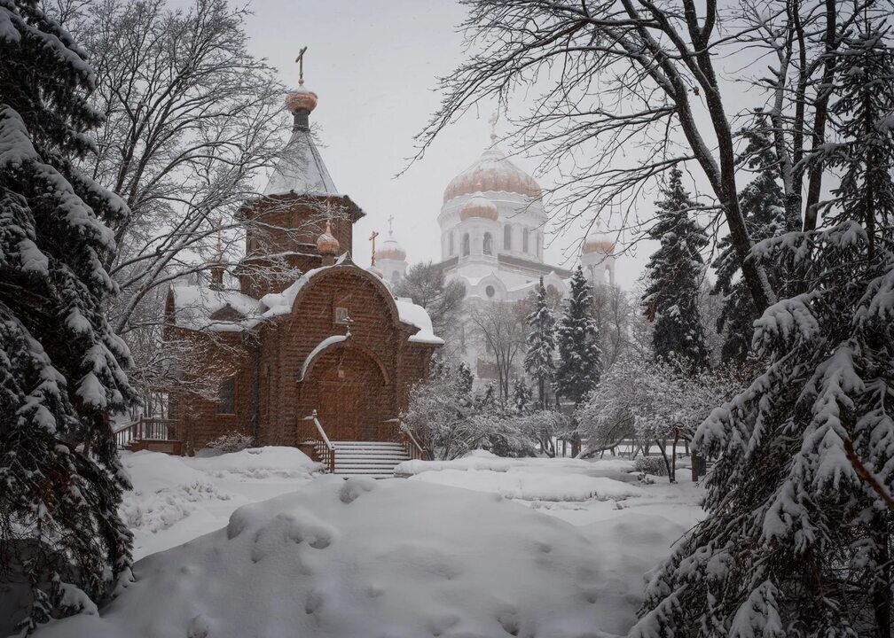 Красивая церковь зимой в москве фото