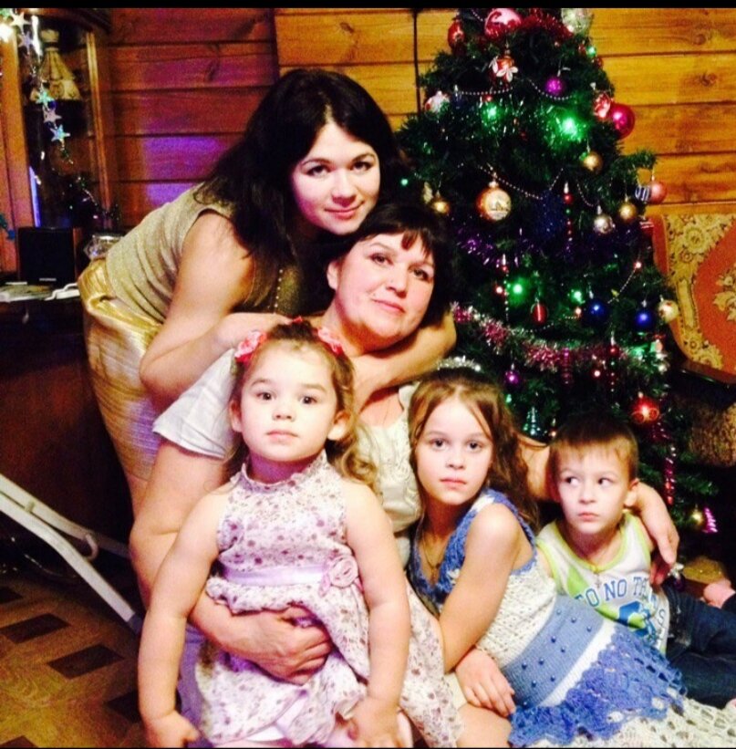 Детки ещё маленькие,а Лёшки ещё даже в планах не было 