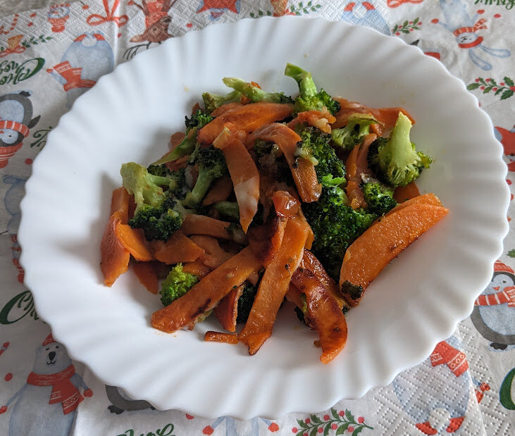 Тушеный батат с брокколи. Фото автора