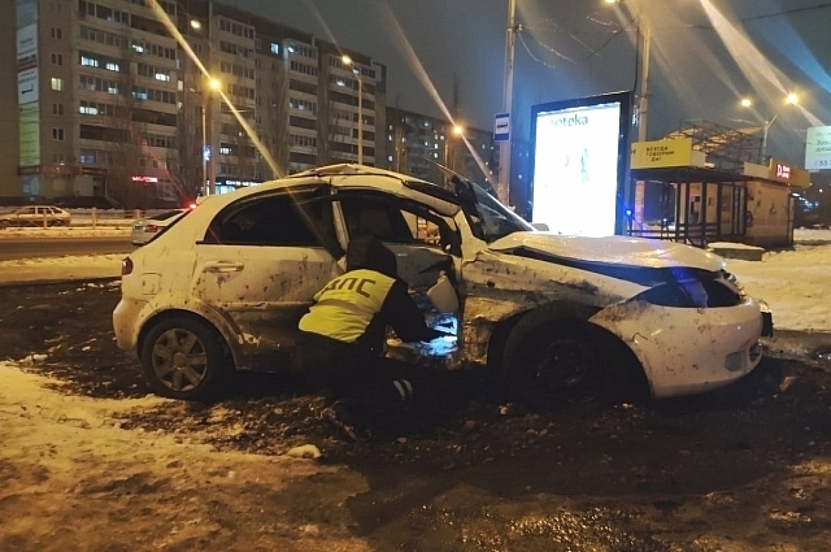    Иномарка вылетела на тротуар после ДТП в Каменске-Уральском