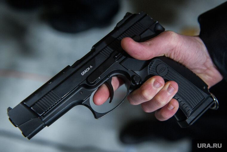    Жена угрожавшего сообщила, что он полицейский