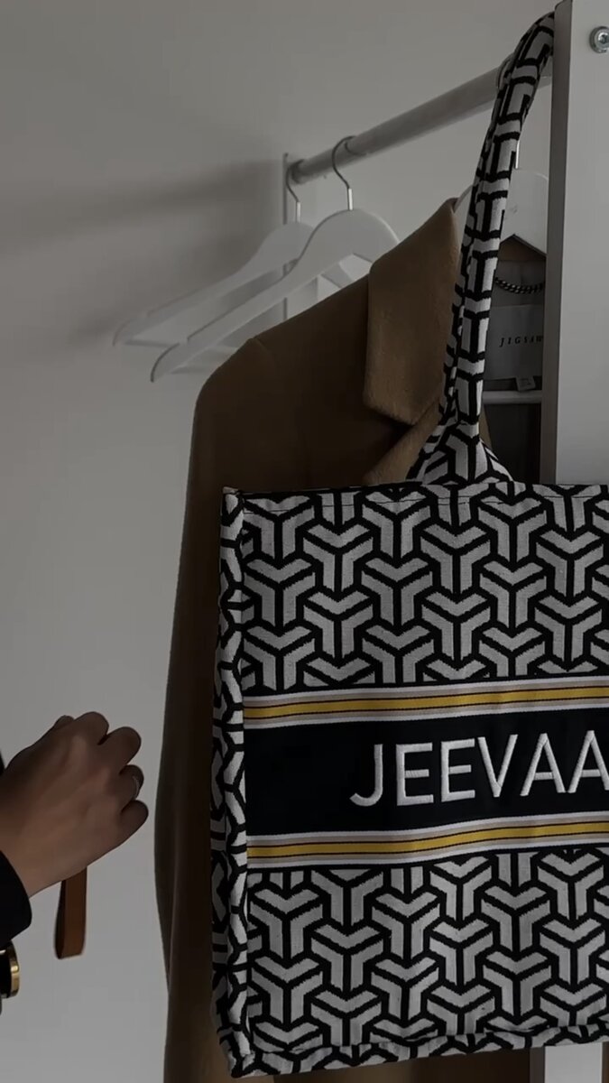 Фирменная упаковка проектов Jeevaa design