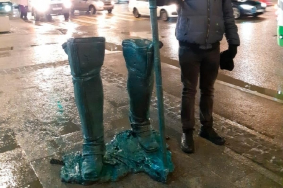    В Воронеже на проспекте Революции появились огромные сапоги