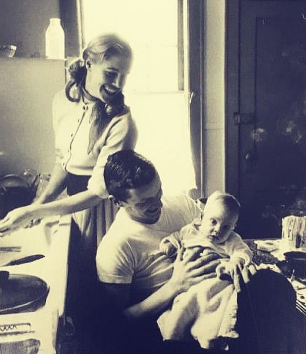    Фрэнсис Стернхаген в молодости с семьейСоцсети Джона Карлина