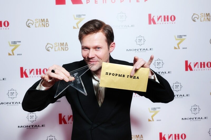 28 ноября в Москве журнал в 11-й раз вручил награды ведущим представителям российской киноиндустрии и телевидения.-3