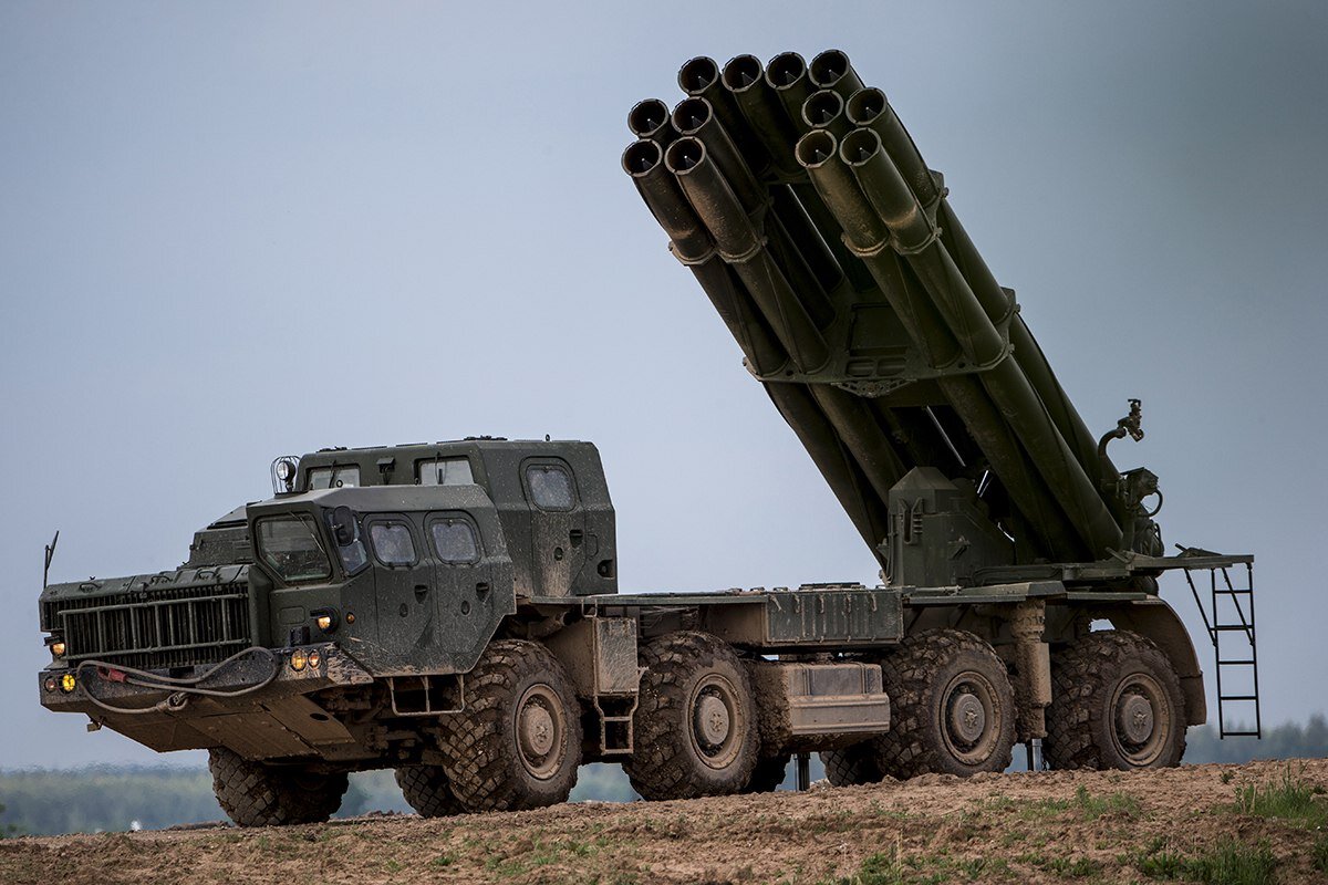 https://gunsfriend.ru/300-mm-reaktivnaa-sistema-zalpovogo-ogna-smerc-rossia-sistemy-zalpovogo-ogna-bronetehnika-vooruzenie/