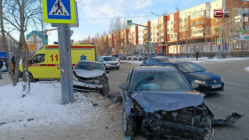    В Сургуте столкнулись «Киа Сид» и «Ниссан»