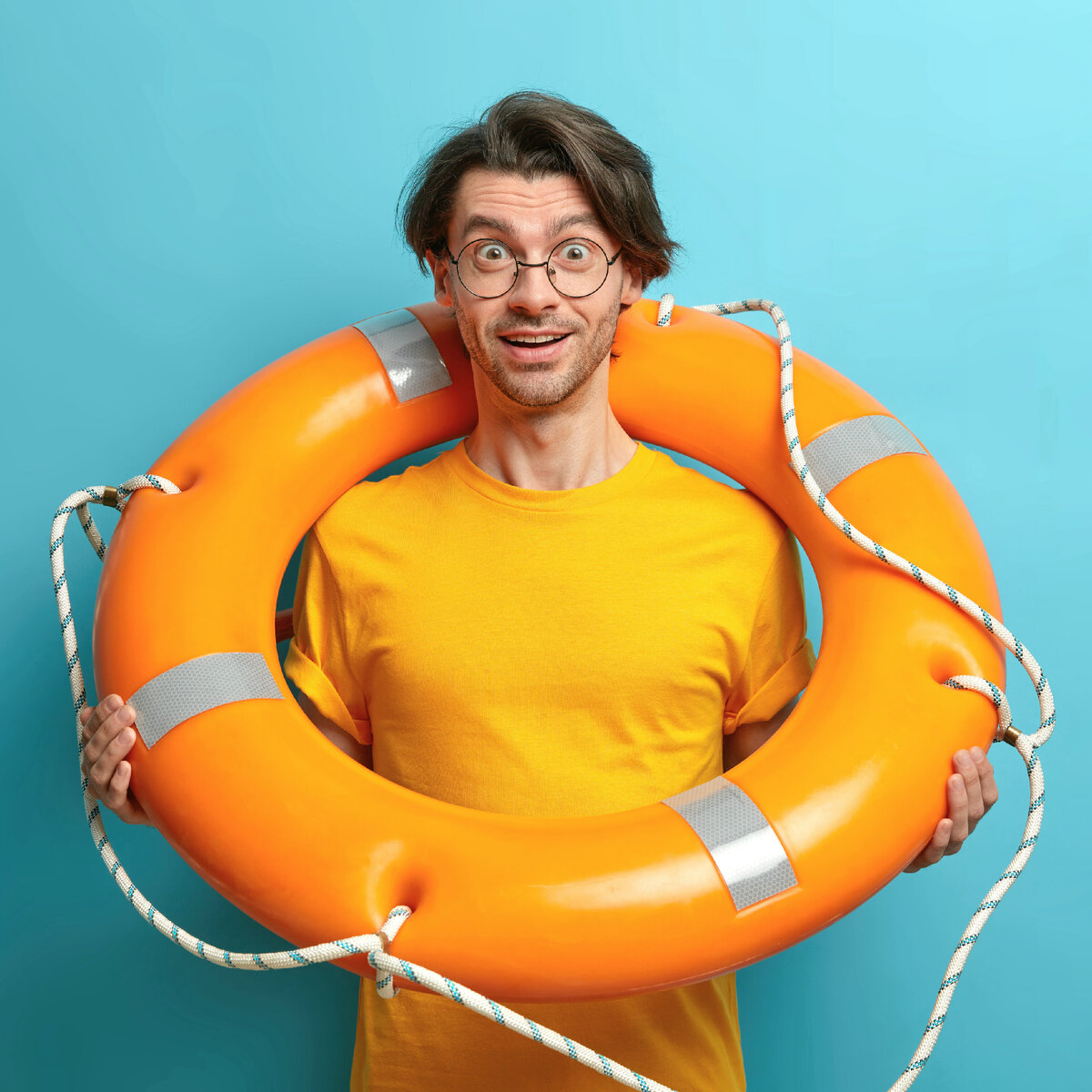 Источник изображения <a href="https://www.freepik.com/free-photo/close-up-young-handsome-man-isolated_13056000.htm#page=2&query=rescuer&position=22&from_view=search&track=sph&uuid=25193f7e-11b2-4d4a-8c51-d9708d2ca9d3">Image by wayhomestudio</a> on Freepik