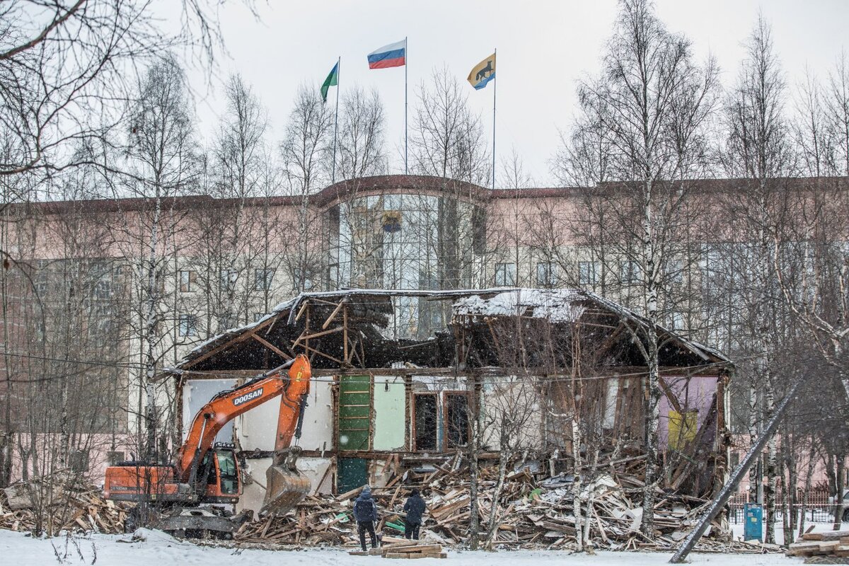    В Югре за пять лет снесли более 700 тысяч квадратных метров аварийного жилья