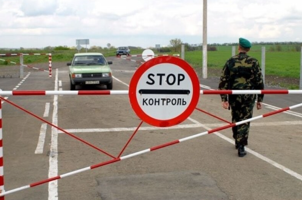 Границы украины с польшей закрыты. Пограничный шлагбаум. Шлагбаум на границе. Таможня шлагбаум. Шлагбаум военный.