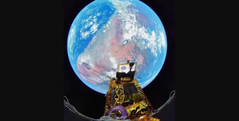    Земля в объективе камеры Х2 / © Insta360