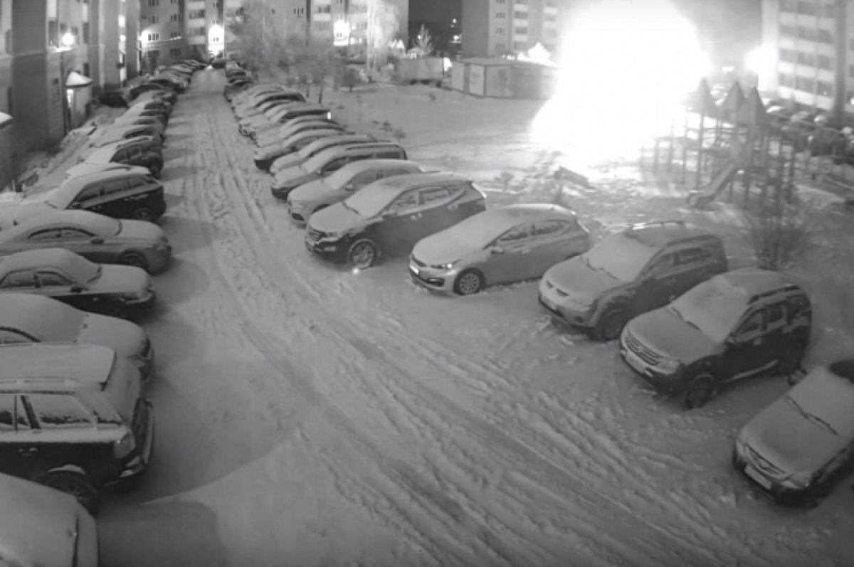    Автомобиль Mercedes-Benz сгорел ночью в Твери