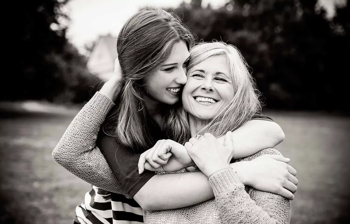 Aunt s daughter. Aunt and niece. Aunt s daughter. Hug my mom. Итальянские мамочки.