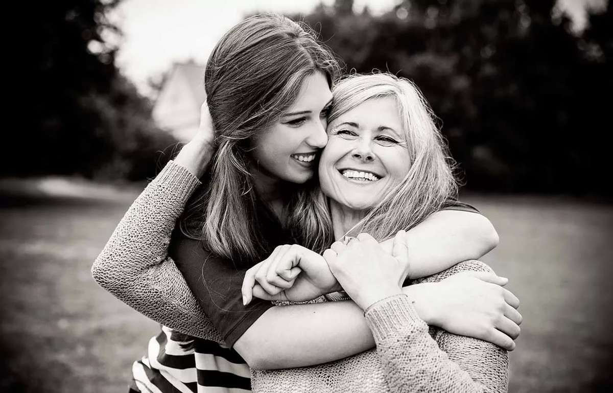 Mommy and daughter. Мама и дочка. Фотосессия мама и дочка взрослая. Дочки-матери. Фотосъемка с мамой и взрослой дочерью.