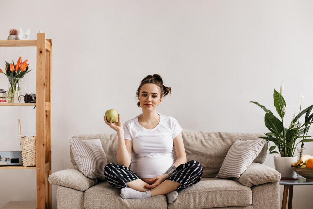 <a href="https://ru.freepik.com/free-photo/cool-young-pregnant-woman-in-white-tee-and-striped-pants-holds-green-apple_13401756.htm#query=%D0%92%D0%B0%D0%B6%D0%BD%D0%BE%D1%81%D1%82%D1%8C%20%D0%BE%D1%87%D0%B8%D1%89%D0%B5%D0%BD%D0%B8%D1%8F%20%D0%BE%D1%80%D0%B3%D0%B0%D0%BD%D0%B8%D0%B7%D0%BC%D0%B0%20%D0%BF%D1%80%D0%B8%20%D0%BF%D0%BE%D0%B4%D0%B3%D0%BE%D1%82%D0%BE%D0%B2%D0%BA%D0%B5%20%D0%BA%20%D0%B1%D0%B5%D1%80%D0%B5%D0%BC%D0%B5%D0%BD%D0%BD%D0%BE%D1%81%D1%82%D0%B8&position=0&from_view=search&track=ais&uuid=0cfd5baa-89d0-4a02-82bc-37294fb1311f">Изображение от lookstudio</a> на Freepik