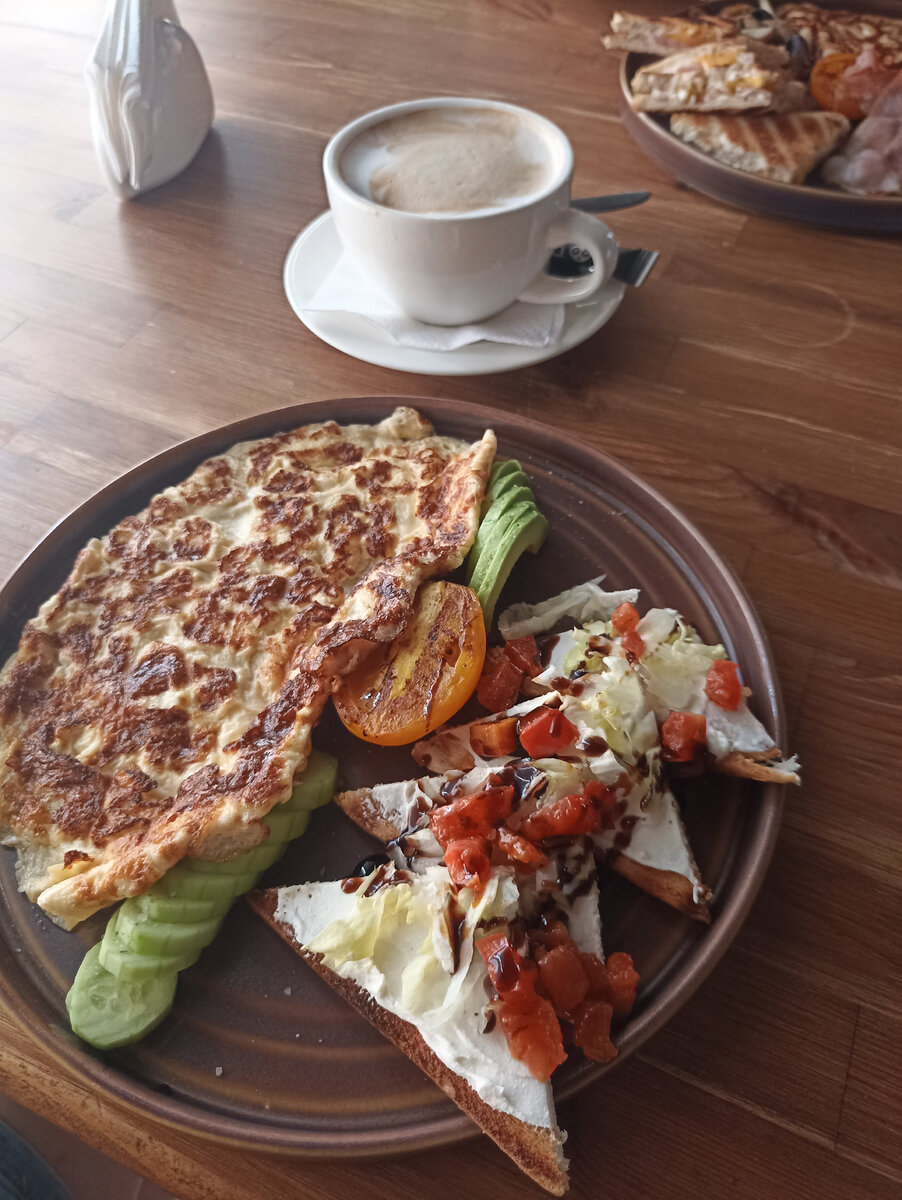 Завтрак в кафе "Автор"