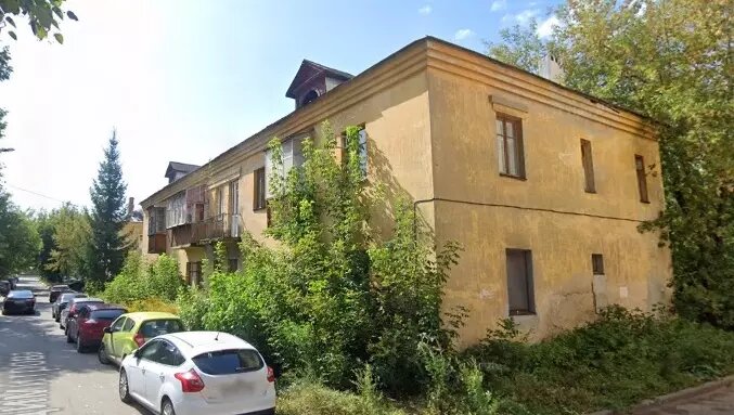     В Казани собираются выкупить помещения у собственников 2-этажного дома 1952 года постройки. Соответствующее постановление подписал руководитель исполнительного комитета города Рустем Гафаров.