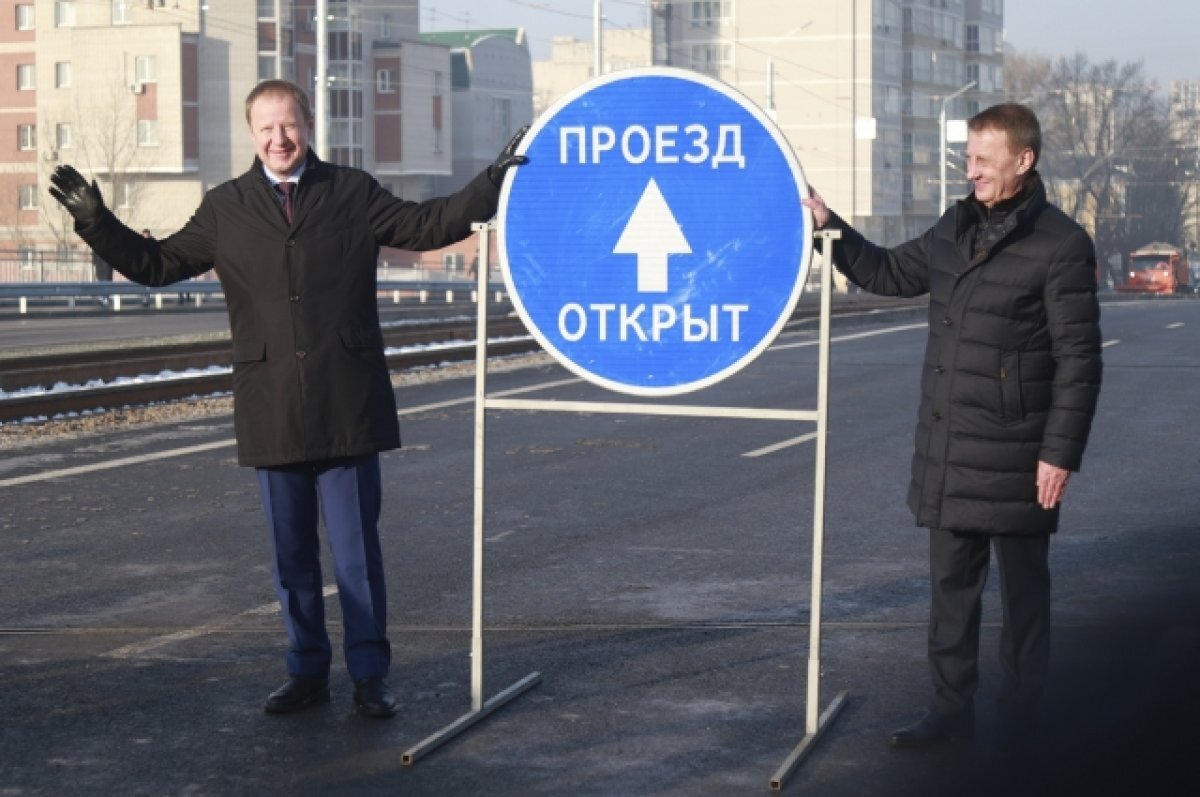    Движение по мосту запустили Виктор Томенко и Вячеслав Франк.