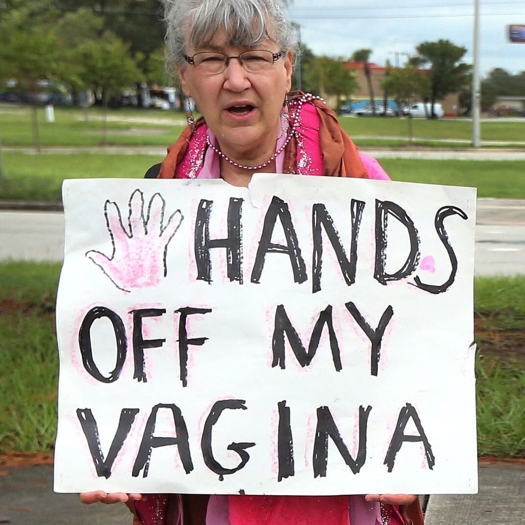 Это не авторка этой писанины. Это типа старая феминистка. Фото из интернет