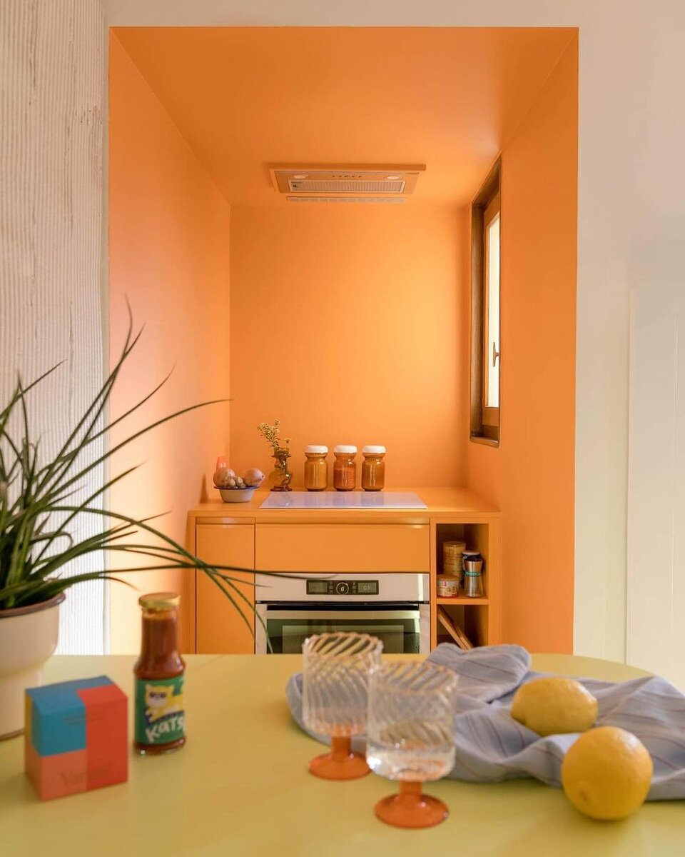 оранжевая кухня