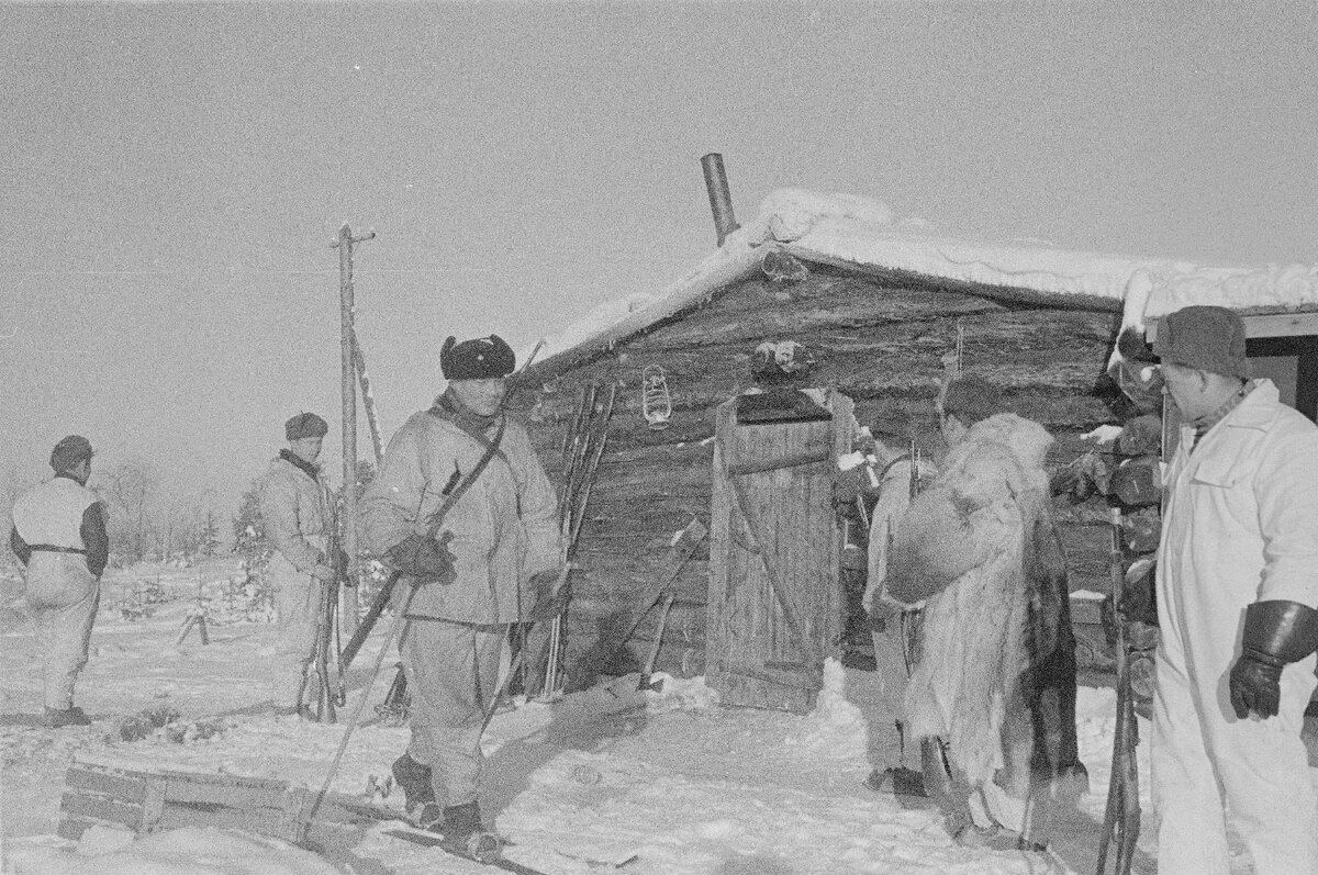 Группа финских лыжников перед выходом на патрулирование в Лапландии, 17 февраля 1940 // sa-kuva.fi.