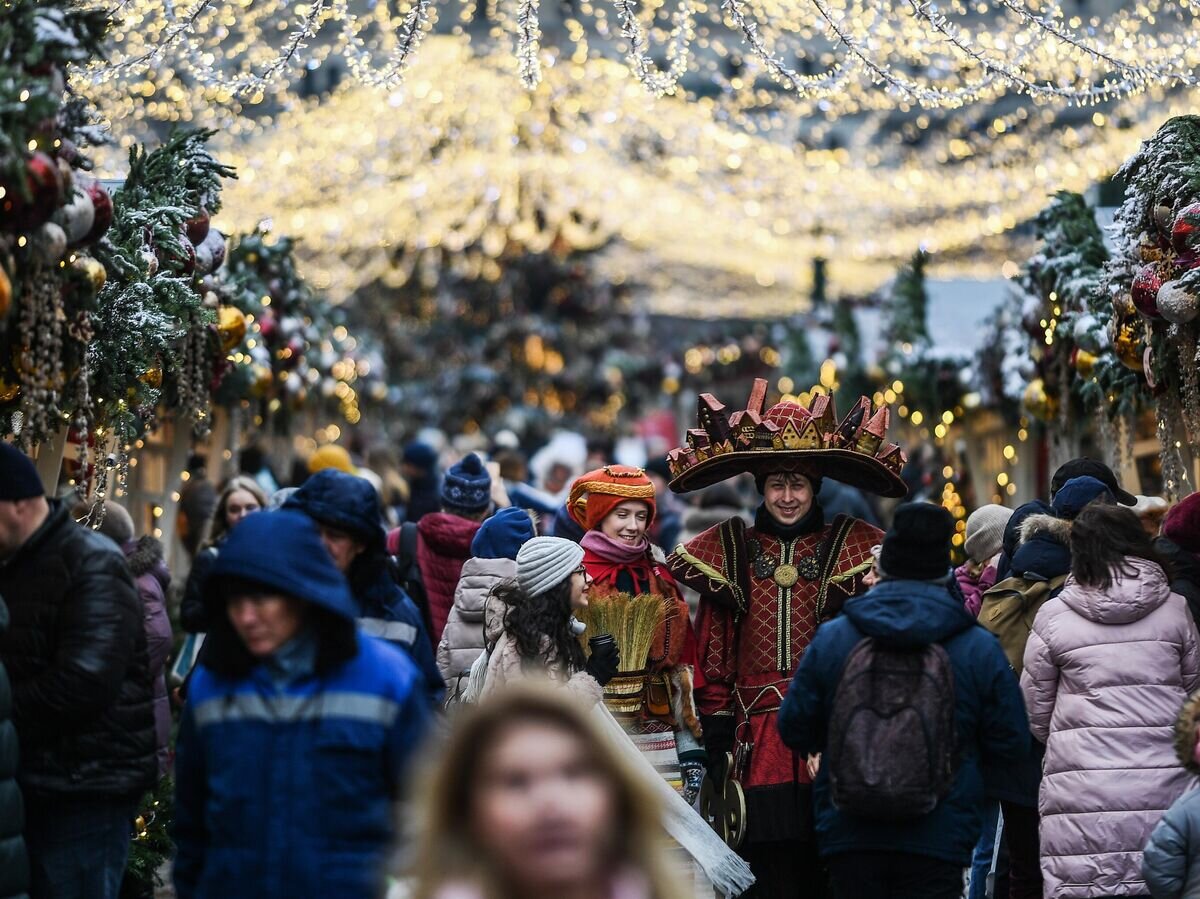    Посетители и участники фестиваля "Путешествие в Рождество" в Москве© РИА Новости / Владимир Астапкович