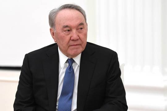    Нурсултан Назарбаев признался в наличии второй жены и двух сыновей