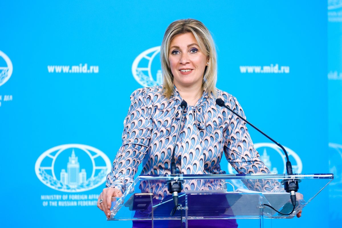    Захарова в шутку сравнила Лаврова с легендарным хоккеистом Харламовым