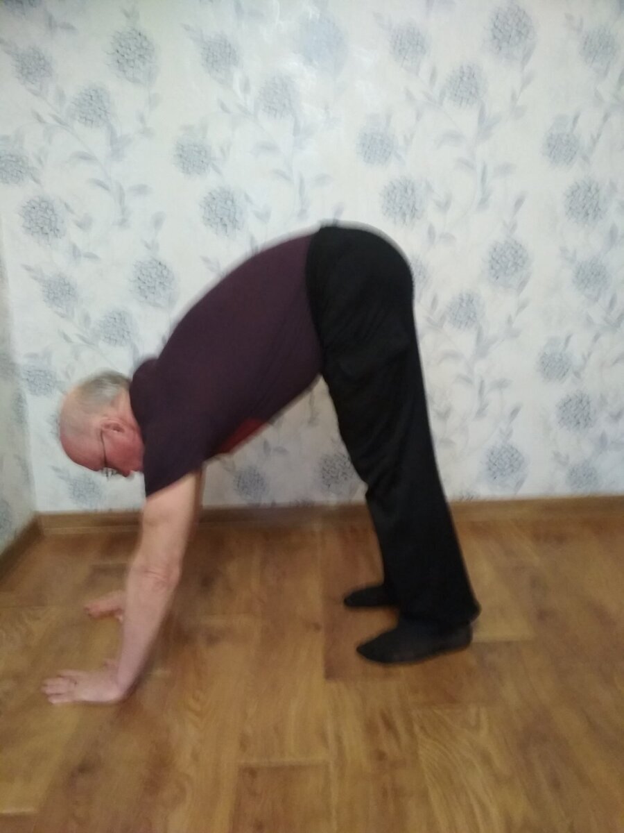 Положение второе - выдох.