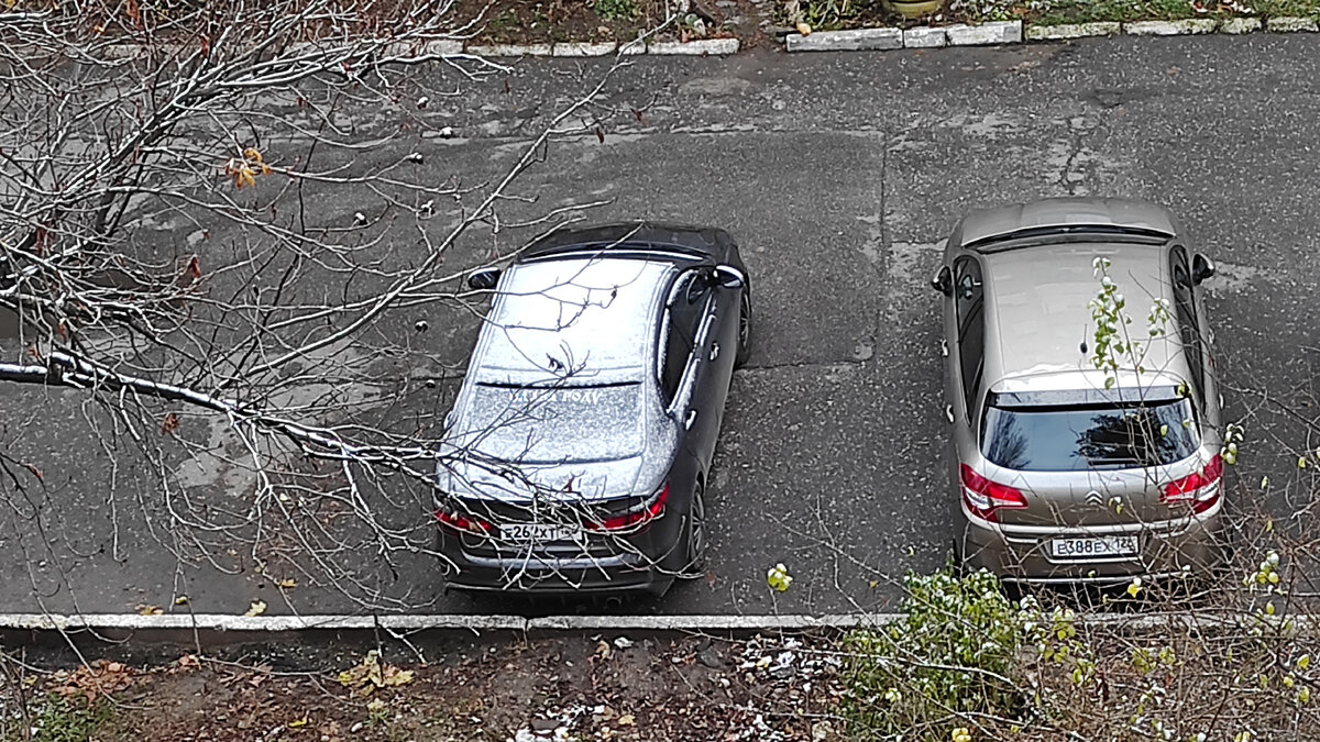 Откапывать машины в этом регионе не приходится. По крайней мере в ноябре. Фото: Кирилл Полиенко/Polienko: путешествуем вдвоём