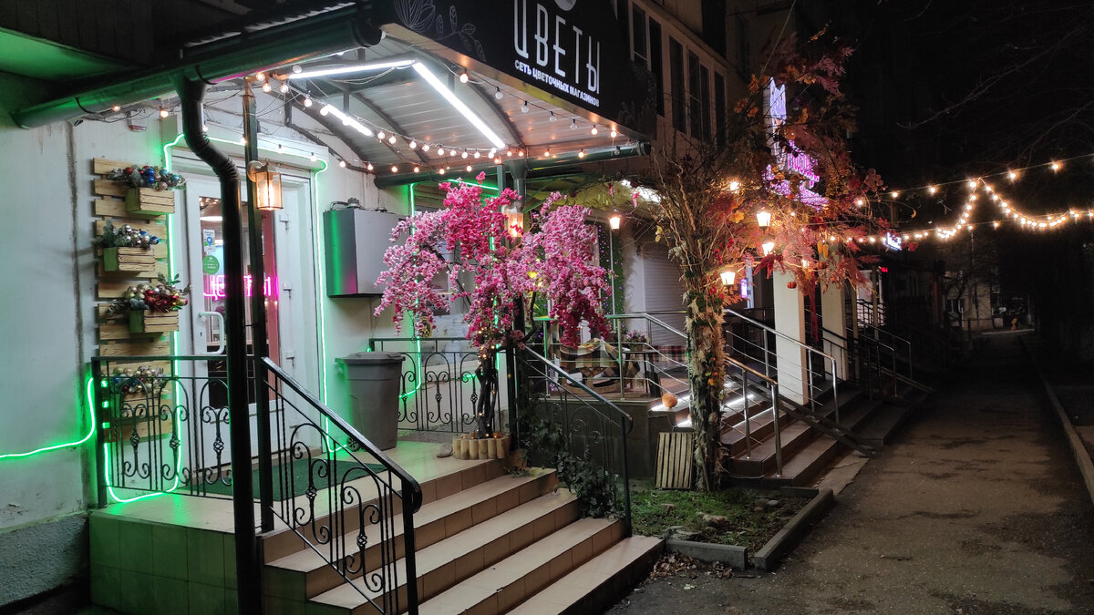 Но с другой стороны крылечка пока еще осенние мотивы)) Фото: Кирилл Полиенко/Polienko: путешествуем вдвоём