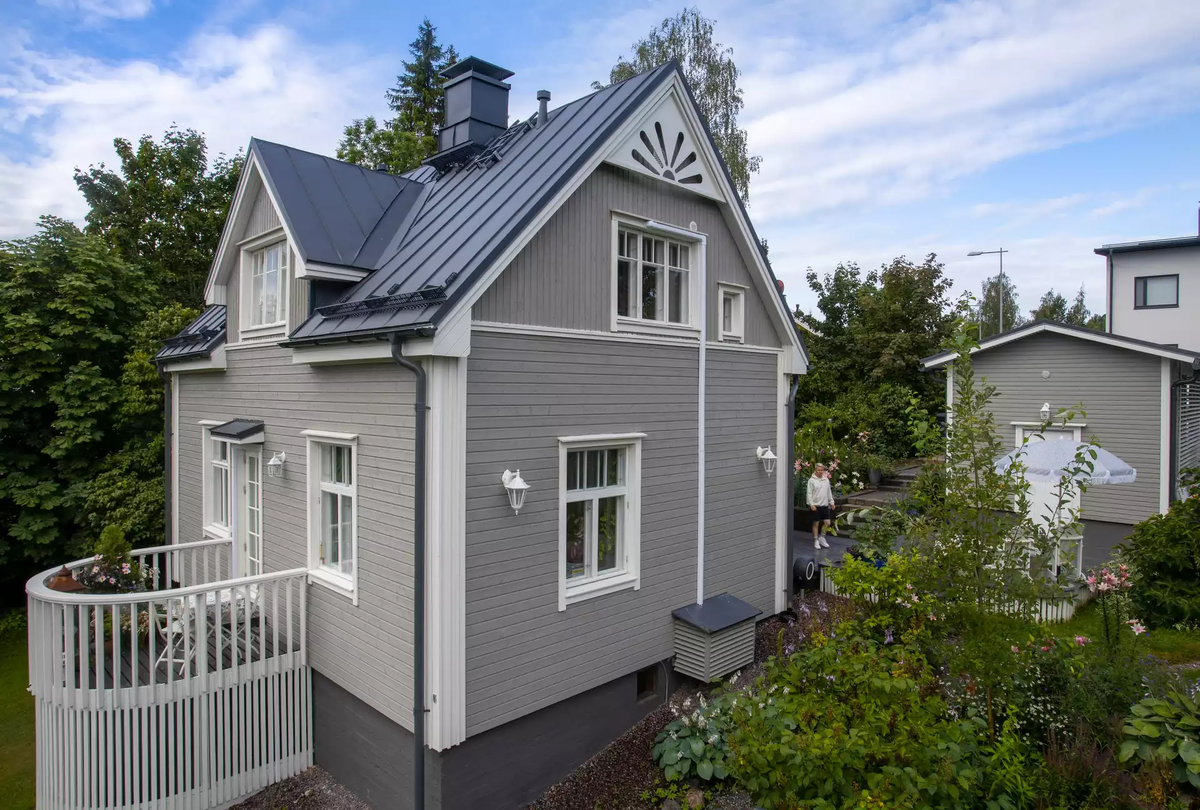 А так дом выглядит с противоположной стороны