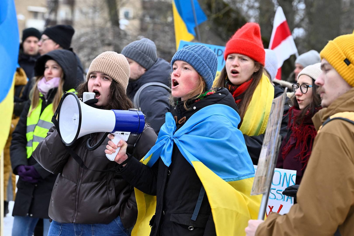 Защита украины россией. Украина митингующие. Митинги в России. Протесты украинцев. Митинг Украина