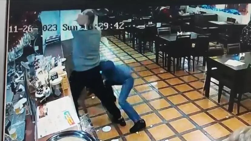     Возбуждено уголовное дело по факту хулиганства в заведении общественного питания.
