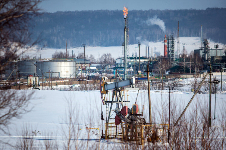    Из-за роста налоговой нагрузки на добычу и переработку сокращается прибыль розничного бизнеса по продаже, в связи с чем этот бизнес становится непривлекательным для инвестиций и развития в составе крупных нефтекомпаний Фото: «БИЗНЕС Online»