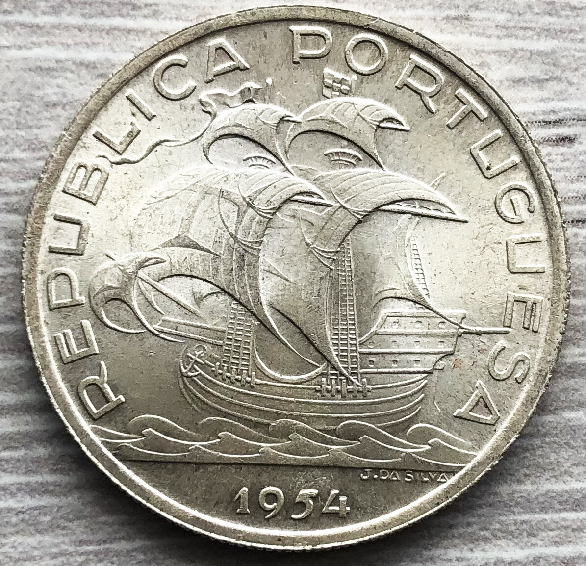 Португалия 10 эскудо 1954 парусник. Фото автора. 