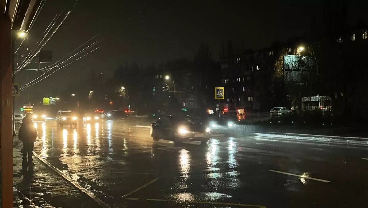     В Ростове из-за проливных дождей в ноябре выпало 273% месячной нормы осадков, об этом сообщили синоптики.