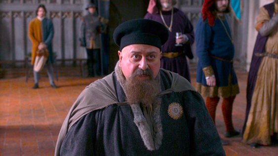 Граф Уорик при дворе Людовика XI. Кадр из сериала «Пустая корона», 2-й сезон, фильм «Генрих VI» (Производство: Великобритания. 2016 год; режиссёр – Доминик Кук)