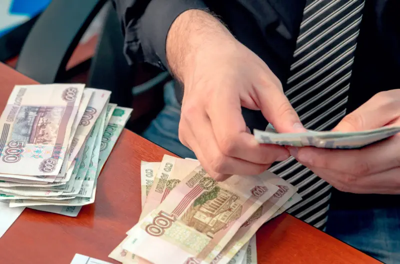 Работодатель должен платить за каждый день задержки зарплаты. Фото: reg-audit.ru 