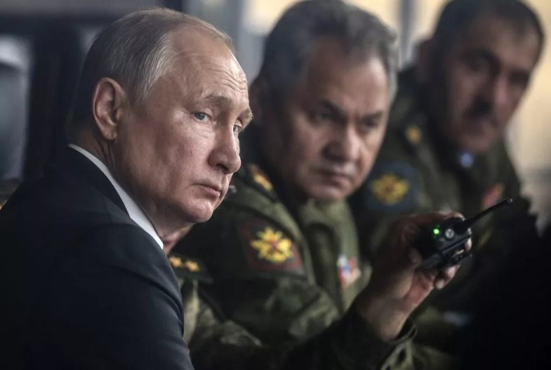 Владимир Путин с генералами