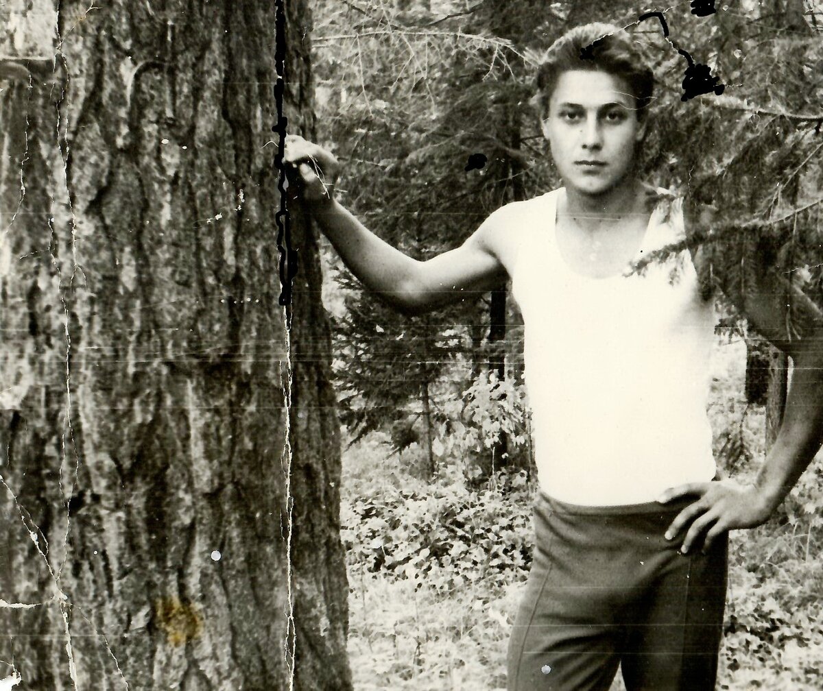 Братец мой в том самом , 1997- последнем в его жизни. 