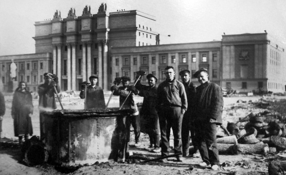 Куйбышев вов. Самара в годы войны 1941-1945. Площадь Куйбышева в Самаре в ВОВ. Площадь Куйбышева 1942. Город Куйбышев 1941.